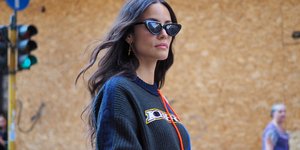 Μια street style star στους δρόμους της πόλης/ Φωτογραφία: Shutterstock
