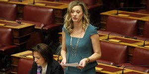 Χτύπησε πάλι η Ραχήλ Μακρή: Βλάκας ο Τατσόπουλος – Η ΧΑ δεκανίκι της φασιστικής