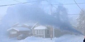 Να τι συμβαίνει όταν το καυτό νερό «συναντά» την εξωφρενικά χαμηλή θερμοκρασία [