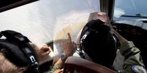 Εντόπισαν το μαύρο κουτί του μοιραίου Boeing; -Σήματα από τα 4.500 μέτρα βάθος τ