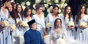 Το πρώην βασιλικό ζεύγος της Μαλαισίας περιμένει τον πελαργό 