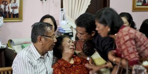 Η ώρα των μηνύσεων σε Malaysia Airlines και Boeing από τους συγγενείς των επιβαι
