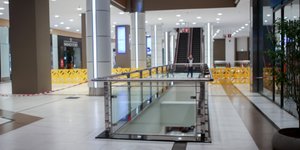 Το εσωτερικό του εμπορικού