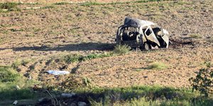 Το αυτοκίνητο της δημοσιογράφου μετά την έκρηξη (Φωτογραφία: AP)