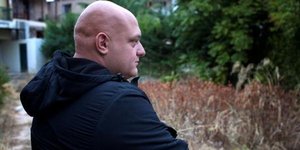 Πρώην χρυσαυγίτης αποκαλύπτει: «Τρώγαμε τα λεφτά των εισφορών από τα μέλη σε ταβ