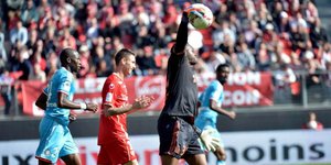 Επική γκάφα τερματοφύλακα-Εδωσε έτοιμο γκολ στον αντίπαλο [βίντεο]