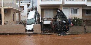 Ξεκίνησε η έρευνα για να αποδοθούν τυχόν ευθύνες για τις καταστροφές στη Δυτική Αττική / Intimenews: ΛΙΑΚΟΣ ΓΙΑΝΝΗΣ