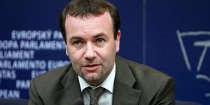 Βέμπερ: «Αστάθεια αν ψηφίσετε κόμματα που απορρίπτουν όρους της Τρόικα»