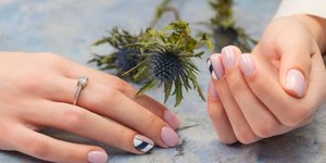 Μανικιούρ σε ανοιξιάτικο στιλ/Φωτογραφία: Shutterstock