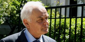 Spiegel για Μανιτάκη: Ενας ηλικιωμένος κύριος γίνεται ο μπαμπούλας του έθνους