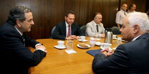 Συμφώνησαν στην κυβέρνηση για απολύσεις 14.000 δημοσίων υπαλλήλων