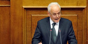 Μανιτάκης: «Τρομοκρατούν όσοι μιλούν για πάνω από 15.000 υποχρεωτικές αποχωρήσει