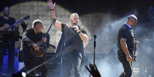 Στο πλευρό του εμφανίστηκε φέτος ο Αιγύπτιος Amr Diab