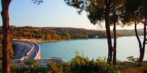 Καλωσήλθε το δολάριο στον Μαραθώνα - επενδυτές ψάχνουν ν'αγοράσουν γη