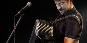 Κυκλοφορεί από τη Minos EMI