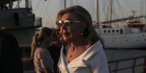 Η Μαριάννα Βαρδινογιάννη σε παλαιότερη επίσκεψή της στο πλωτό Ναυτικό Μουσείο Θωρηκτό Γ. Αβέρωφ-Φωτογραφία: SOOC/Nikos Libertas