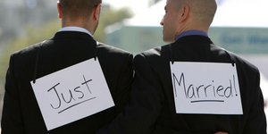 Τρία χρόνια φυλακή για οκτώ άνδρες που κατηγορούνταν ότι συμμετείχαν σ' έναν "γκ