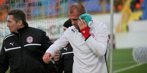 Αμυντικός έσπασε το σαγόνι επιθετικού με γονατιά [βίντεο]