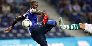 Γκολ σπάνιας ποδοσφαιρικής ομορφιάς από επιθετικό [βίντεο]