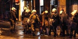Επέστρεψαν ΜΑΤ-αντιεξουσιαστές από διακοπές και άρχισαν τον κλεφτοπόλεμο