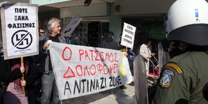 Σε κλοιό αστυνομικών και Χρυσαυγιτών το Εφετείο για τη δίκη Κασιδιάρη