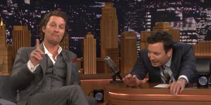 O Mάθιου ΜακKόναχι και ο Τζίμι Φάλον. Φωτογραφία: YouTube/Screenshot