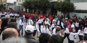 Στην Ιεράπετρα οι μαθητές πήγαν στην παρέλαση με μαύρο περιβραχιόνιο