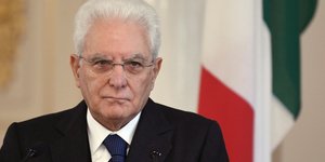 Ο Ιταλός πρόεδρος Σέρτζιο Ματαρέλα ξεκινά τις διαβουλεύσεις για το σχηματισμό κυβέρνησης (Φωτογραφία: ΑΡ)