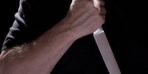 Τον μαχαίρωσε στον λαιμό και στην κοιλιά μπροστά στα μάτια δεκάδων πολιτών