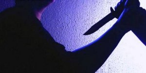 Φοιτητής μαχαίρωσε τη μητέρα του και έκοψε φέτες τα.. επίμαχα -Τον βρήκαν να κρέ