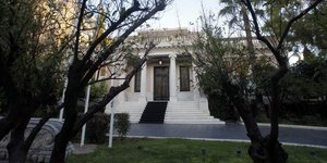 Σύσκεψη υπό τον υπουργό Επικρατείας Αλέκο Φλαμπουράρη για το master plan του ΟΛΠ /Φωτογραφία: EUROKINISSI