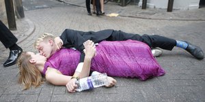 Οι μεθυσμένοι απόφοιτοι του Κέιμπριτζ τα έσπασαν ξανά /Φωτογραφία: Splash