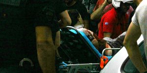 Καρέ καρέ η μεταφορά του αιμόφυρτου Νίκου Μαζιώτη μετά την ανταλλαγή πυροβολισμώ