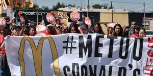 Εργαζόμενοι στα McDonald’s έκαναν στάση εργασίας/Φωτογραφία: AP