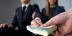 Συνέταιρος το κράτος στις επιχειρήσεις /Φωτογραφία: Shutterstock