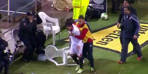 «Τρελάθηκε» με την αποβολή του και διέλυσε μία καρέκλα [βίντεο]