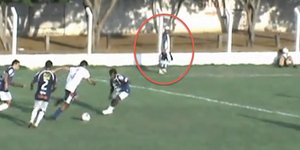 Μέλος ιατρικού επιτελείου μπήκε στο γήπεδο και έκανε τάκλιν [βίντεο]