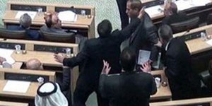 Βουλευτής πυροβόλησε με καλάσνικοφ συνάδελφό του – Απίστευτες σκηνές στην Ιορδαν