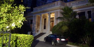 Με πίτσες την έβγαλαν στο Μαξίμου