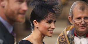 Ο πρίγκιπας Χάρι και η Μέγκαν Μαρκλ /Φωτογραφία: AP/Simon Dawsons