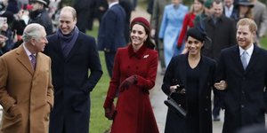 Οι δύο συνυφάδες στη χριστουγεννιάτικη λειτουργία /Φωτογραφία: ΑΡ