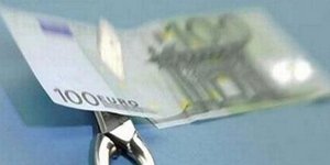 Νέες ανατροπές στα εργασιακά – Πιέσεις για κατάργηση του δώρου