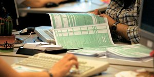 Μειώσεις στους φόρους ακινήτων - ΦΠΑ στο 20%