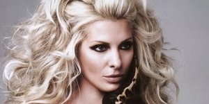 Η απάντηση της Μενεγάκη σε θαυμαστή της που φούντωσε τις φήμες για γάμο με τον Μ