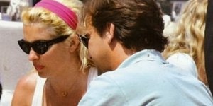 Η Ελένη Μενεγάκη αγκαλιά με τον Ματεό Παντζόπουλο εύχεται σε όλους καλό καλοκαίρ