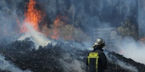 φωτιά στο Μενίδι/Φωτογραφία: Eurokinissi/ΜΑΡΚΟΣ ΧΟΥΖΟΥΡΗΣ