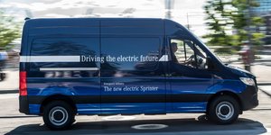 H Mercedes θα συνεργαστεί με την Tesla στα ηλεκτρικά βαν;  