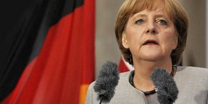 Bloomberg: Η Μέρκελ σκέφτεται να «χαλαρώσει» τους όρους του ελληνικού προγράμματ