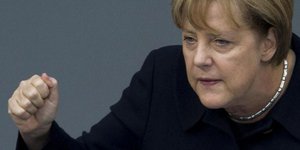 Δημιουργία προσωρινών θέσεων εργασίας προτείνει η Μέρκελ από το Νταβός