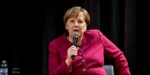 Εντυπωσιασμένοι έμειναν οι Ελληνες επιχειρηματίες από την γνώση της Μέρκελ για την ελληνική οικονομία -Φωτογραφία αρχείου: EUROKINISSI/ΣΤΕΛΙΟΣ ΜΙΣΙΝΑΣ